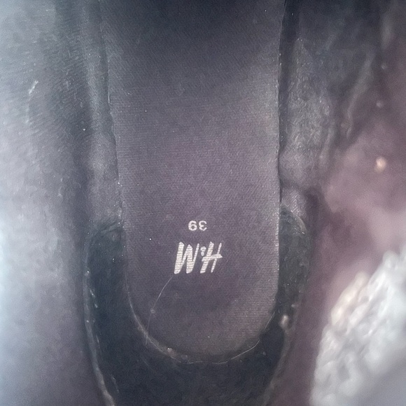 H & M Boots- Black and Gold great condition size 39 - Picture 4 of 4